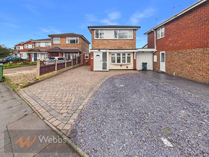 3 Bedroom Link Detached House For Sale In Cherwell Drive, Walsall, WS8