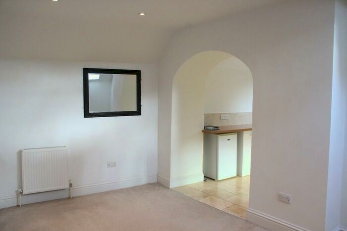 2 Bedroom Apartment To Rent In High Street, Hungerford, Berkshire, ., RG17