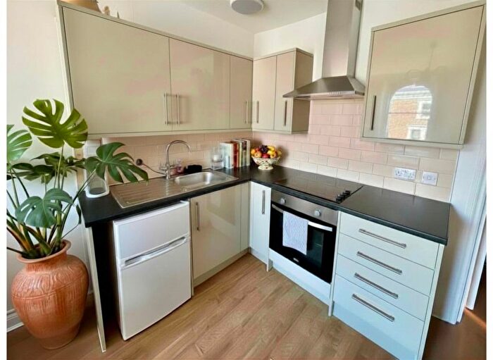 Studio To Rent In Nevern Place, London, SW5