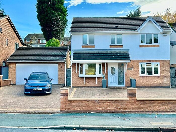3 Bedroom Detached House For Sale In Boar Green Close, Manchester, M40
