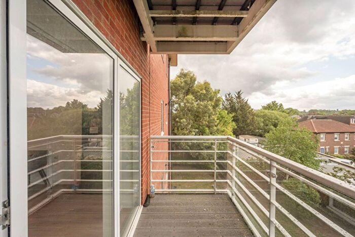 1 Bedroom Flat To Rent In Kingston Road, Wimbledon, London, SW20
