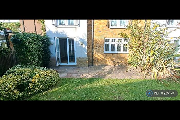 2 Bedroom Flat To Rent In Albemarle Road, Beckenham, BR3