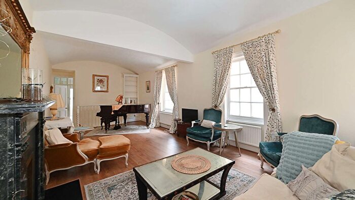 2 Bedroom Flat For Sale In Eaton Mews North, London, SW1X