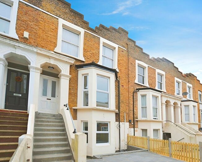 2 Bedroom Flat To Rent In Fenwick Road, London, SE15