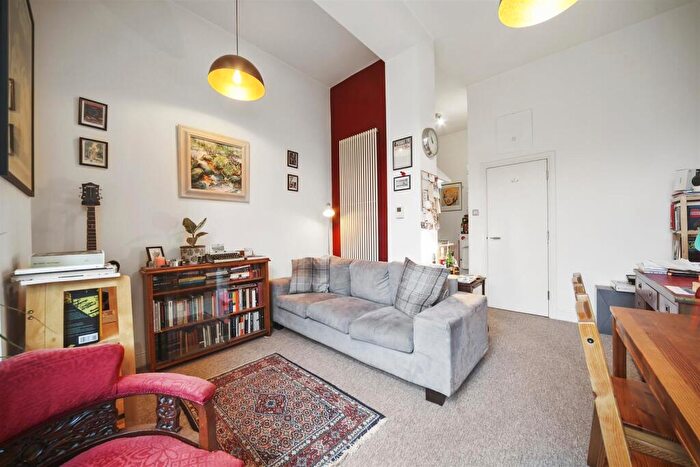 1 Bedroom Apartment To Rent In Walm Lane, Willesden Green, London, NW2