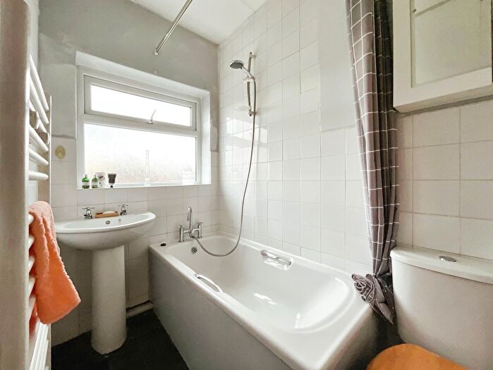 2 Bedroom Semi-Detached House For Sale In Hawke Road, Doncaster, DN2