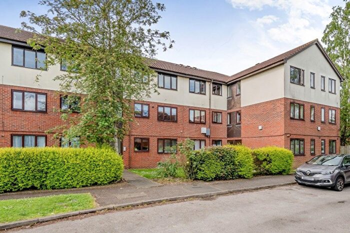 2 Bedroom Flat To Rent In Sunbury On Thames, Surrey, TW16