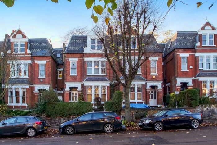 Flat To Rent In Whitehall Park, Archway, N19