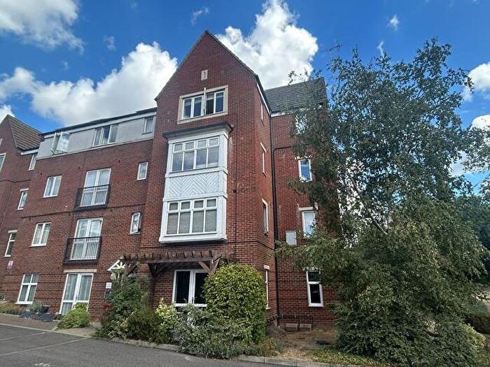 2 Bedroom Flat To Rent In William Court, Chalfont Road, South Norwood, SE25