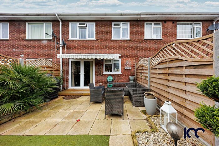 3 Bedroom Terraced House For Sale In Crownmead Way, Romford, RM7