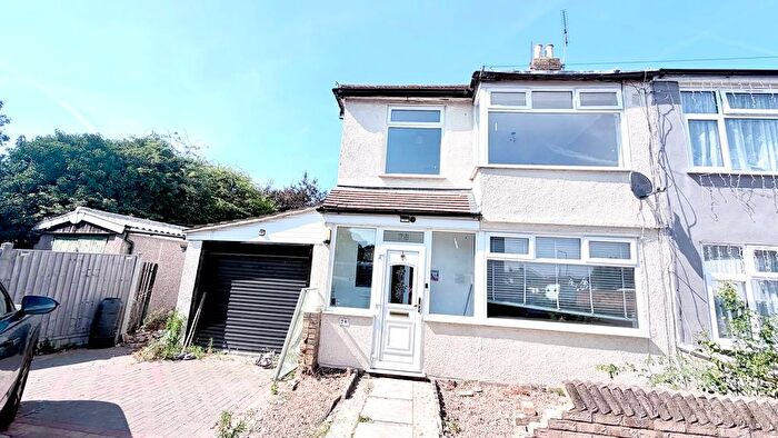 3 Bedroom Semi-Detached House To Rent In Wolseley Road, Romford, RM7