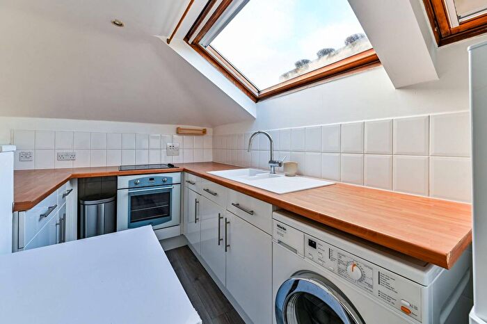 1 Bedroom Flat To Rent In Regents Park Road, Regent's Park, London, NW1