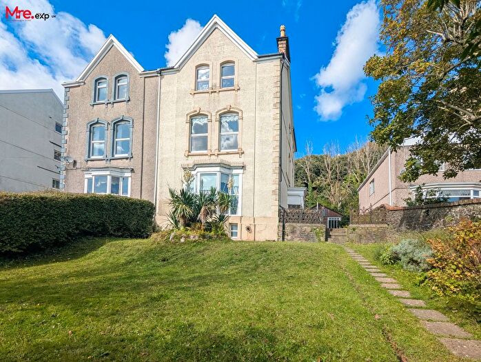 5 Bedroom Semi-detached House For Sale In Heathfield, Swansea, SA1