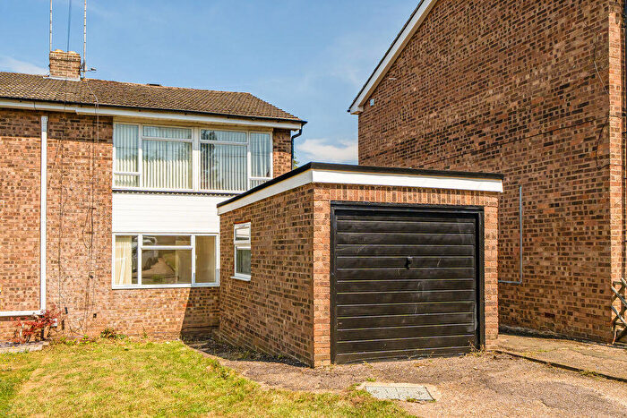 3 Bedroom Semi-Detached House For Sale In Goodrington Close, Banbury, OX16