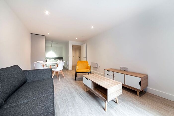 1 Bedroom Flat To Rent In Digbeth Square, Digbeth, Birmingham, B12