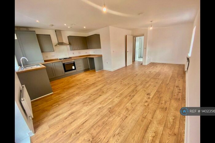 1 Bedroom Flat To Rent In Waterfield, Tadworth, KT20