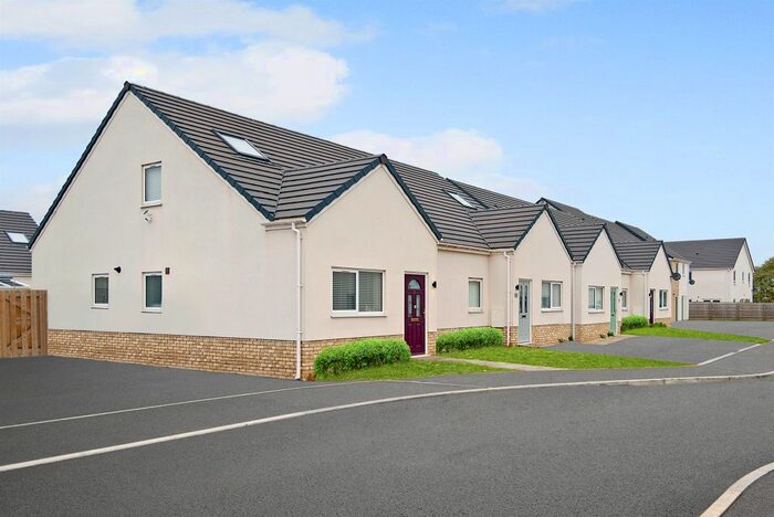 3 Bedroom Semi-detached Bungalow For Sale In Newtown Road, Highbridge, TA9