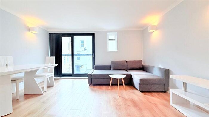 4 Bedroom Apartment To Rent In Fortune Green Road, London, NW6