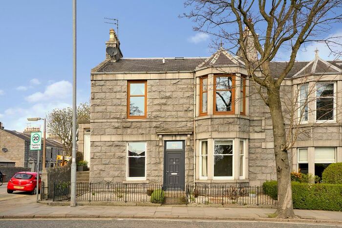 3 Bedroom Ground Flat To Rent In Mid Stocket Road, Aberdeen, AB15