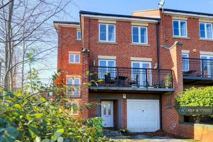 5 Bedroom Semi-Detached House To Rent In Cudworth Drive, Nottingham, NG3