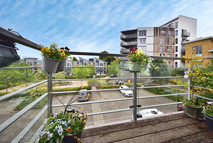 2 Bedroom Flat For Sale In Stafford Gardens, Maidstone, Kent, ME15