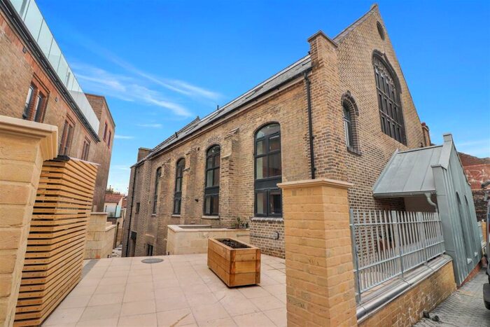 3 Bedroom Town House To Rent In Park Lane, Norwich, NR2