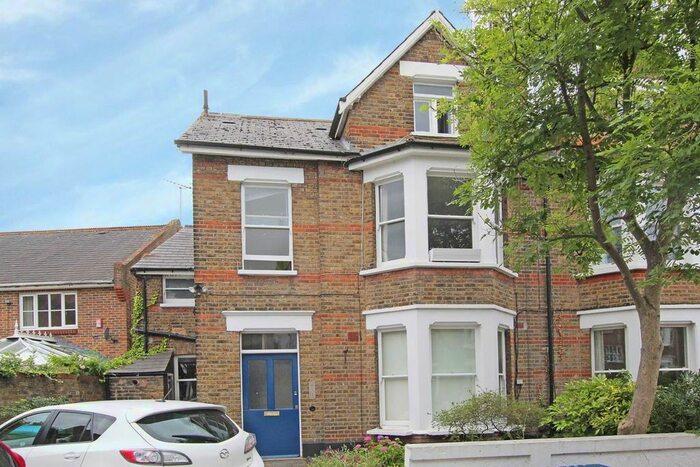 1 Bedroom Flat To Rent In Larkfield Road, Richmond, TW9