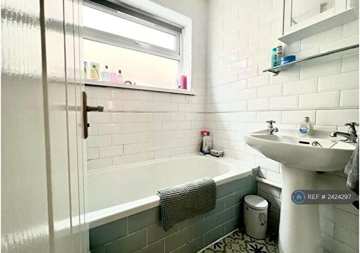 1 Bedroom Flat To Rent In Greenfield Ave, Cardiff, CF11