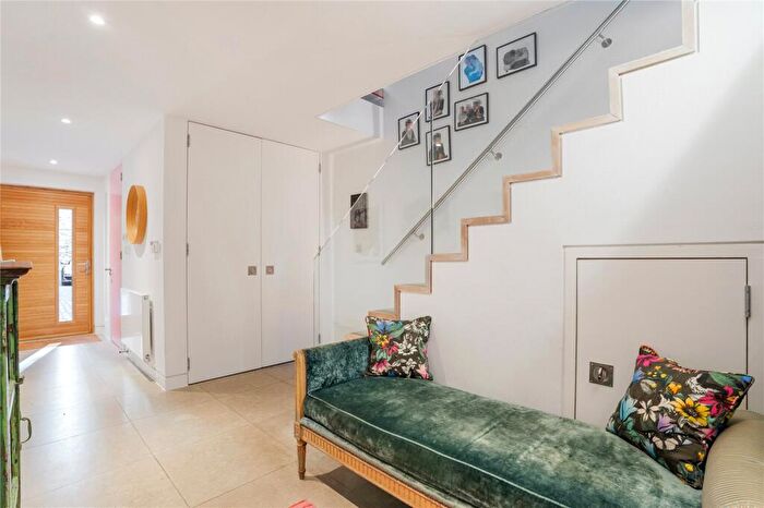 3 Bedroom Terraced House For Sale In River Street Mews, Clerkenwell, London, EC1R