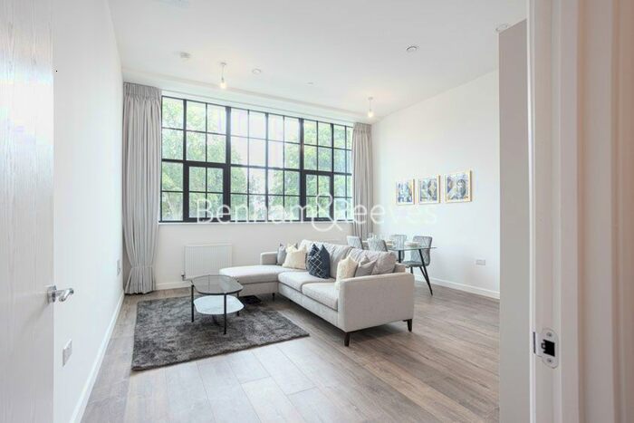 1 Bedroom Flat To Rent In Carnation Gardens, Hayes, UB3