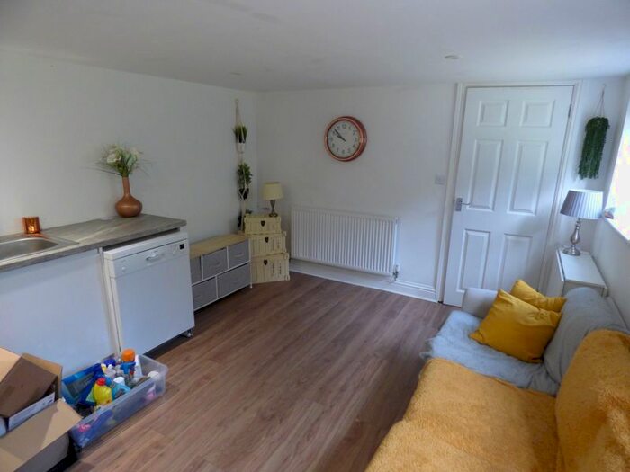 1 Bedroom Flat To Rent In High Street, Lane End, High Wycombe, HP14