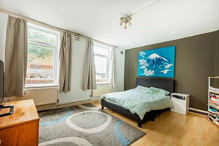 3 Bedroom Flat To Rent In Wyfold Road, Fulham, London, SW6