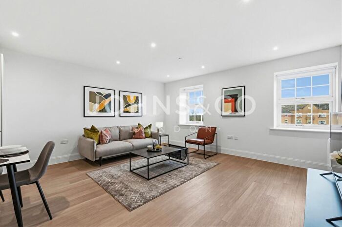 2 Bedroom Apartment To Rent In Horlicks Quarter, Slough, London, SL1