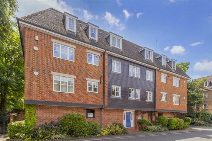 2 Bedroom Flat To Rent In Old Bridge Street, Teddington, KT1