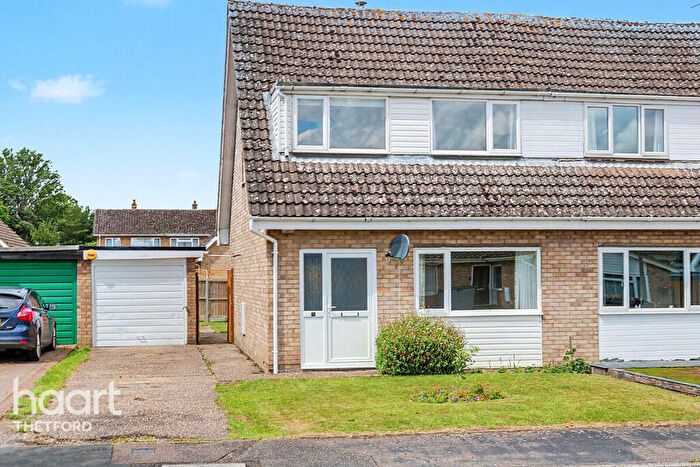 3 Bedroom Semi-Detached House For Sale In Sparkes Way, Thetford, IP26
