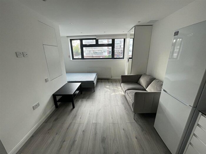 Studio To Rent In Regents Park Road, London, N3