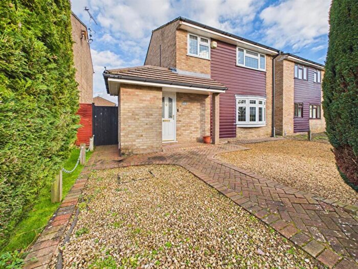 3 Bedroom Detached House For Sale In Little Heath Road, Tilehurst, Reading, RG31