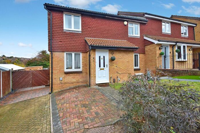 2 Bedroom Semi Detached House For Sale In Winchelsea Road, Walderslade, Chatham, ME5