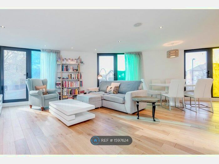 2 Bedroom Flat To Rent In Ladywell Road, London, SE13