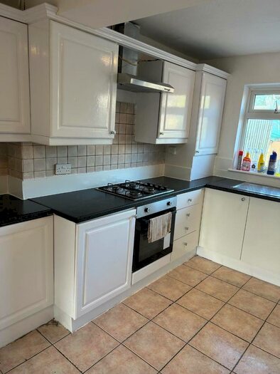 3 Bedroom Detached House To Rent In Parsloes Avenue, Dagenham Heathway, London, Essex, RM9