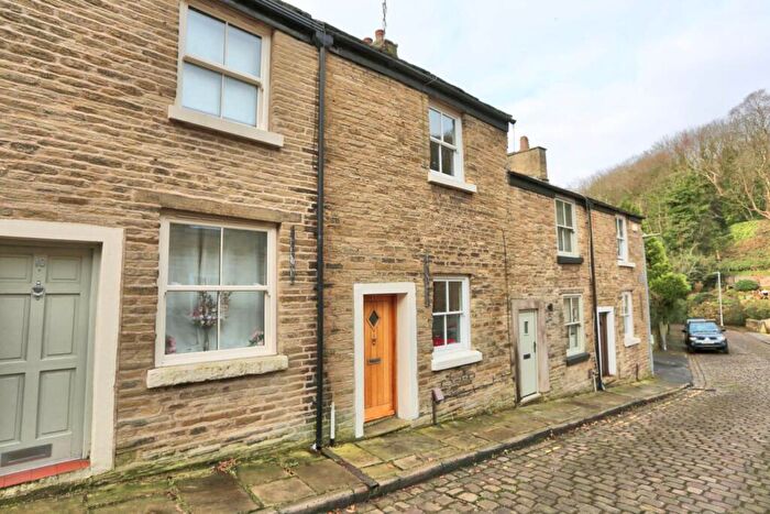 2 Bedroom Cottage For Sale In Queen Street, Bollington, SK10