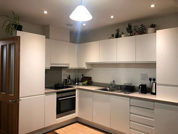 2 Bedroom Flat To Rent In Long Acre, Bath, BA1