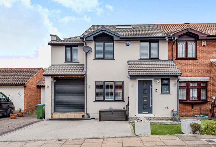 4 Bedroom End Of Terrace House To Rent In Benedict Close, Belvedere, DA17