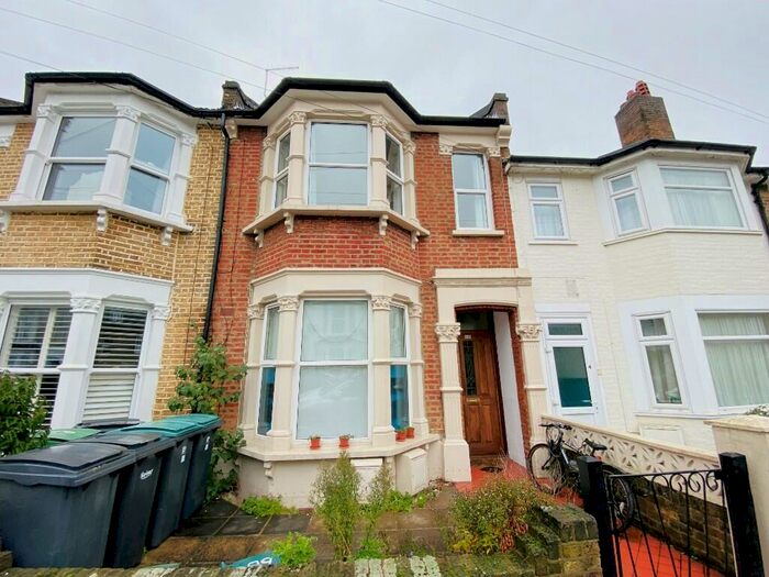 2 Bedroom Apartment To Rent In Parkhurst Road, Wood Green, N22