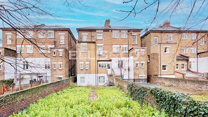 2 Bedroom Flat For Sale In Penford Street, London, SE5