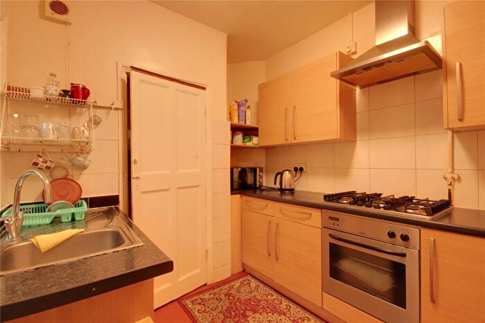 3 Bedroom End Of Terrace House For Sale In Holtwhites Hill, Enfield, EN2
