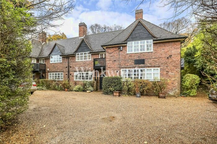 Studio To Rent In Erskine Hill, London, NW11