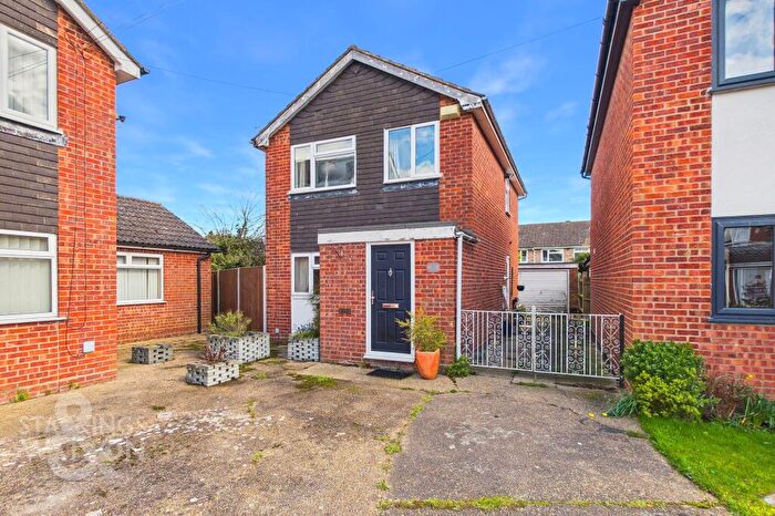 3 Bedroom Detached House For Sale In Woodyard Close, Mulbarton, Norwich, NR14