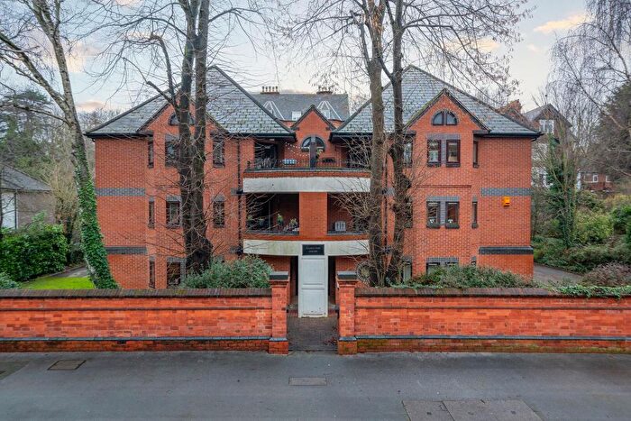 2 Bedroom Flat For Sale In Hamilton Drive, Nottingham, NG7