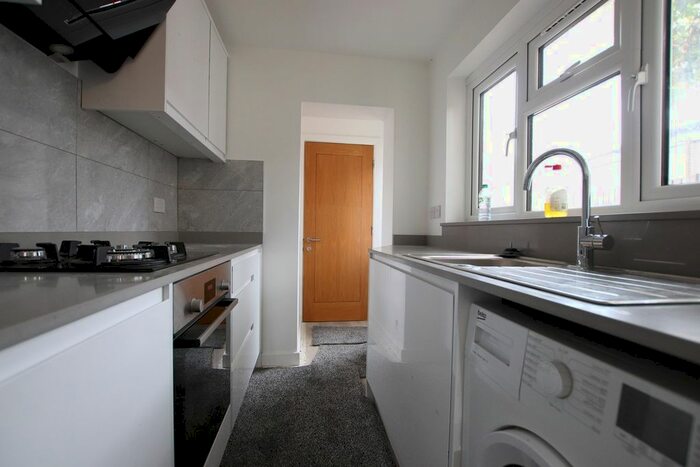 3 Bedroom Property To Rent In Queens Road, Croydon, CR0